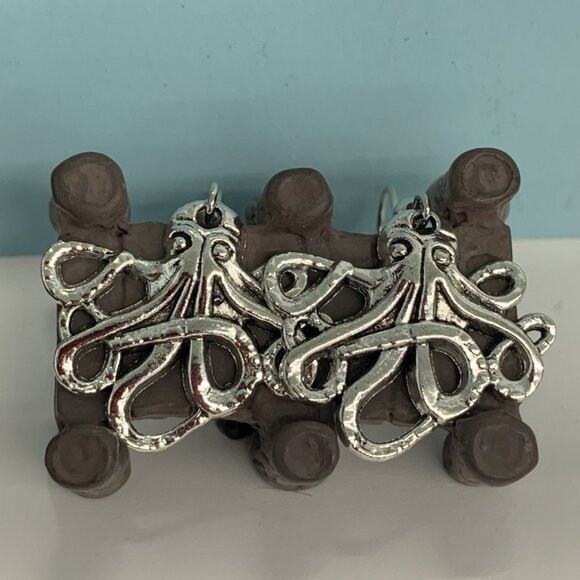 Octopus Earring, Gift, Octopus Jewelry, Marine Animal Earring, Ocean Earring - Picture 3 of 5